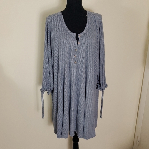 A beautiful soul Tops - A Beautiful Soul Size B Boho Beachy Grey Top